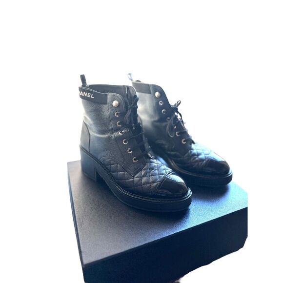 CHANEL Logo Pearl Quilted Leather Lace Up Combat Boots Black w Box 39.5 - Picture 1 of 7